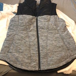 Women’s North face vest size large